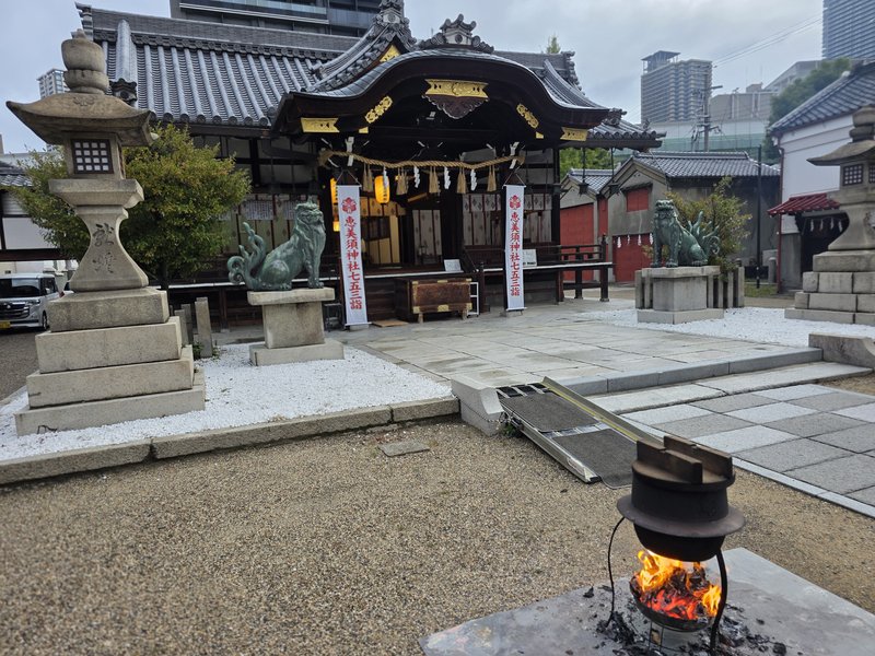 献湯神事と拝殿